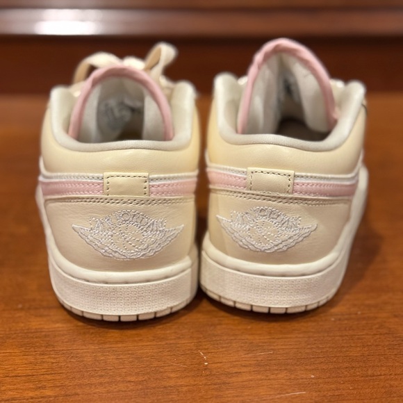 Nike Air Jordan 1 Low SE Sneakers ‘Muslin Legend Pink’ - Picture 3 of 4